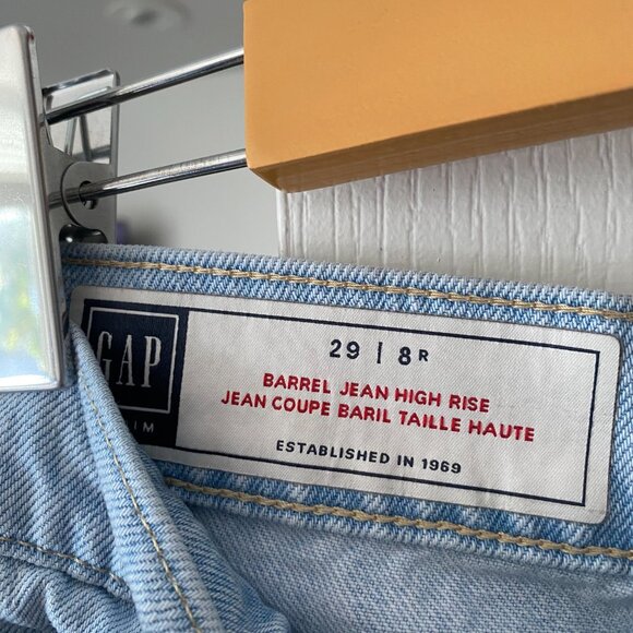 GAP Light Wash High Rise Barrel Leg Jeans Size 8 - Picture 3 of 6